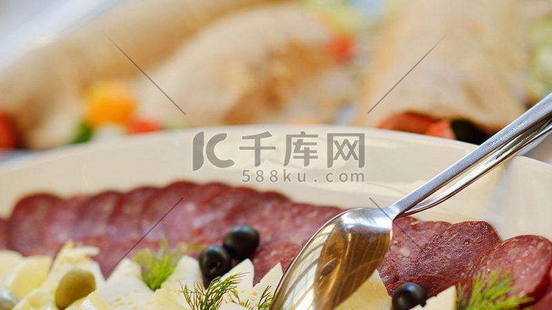 小标题：预制菜兴起背后的市场逻辑